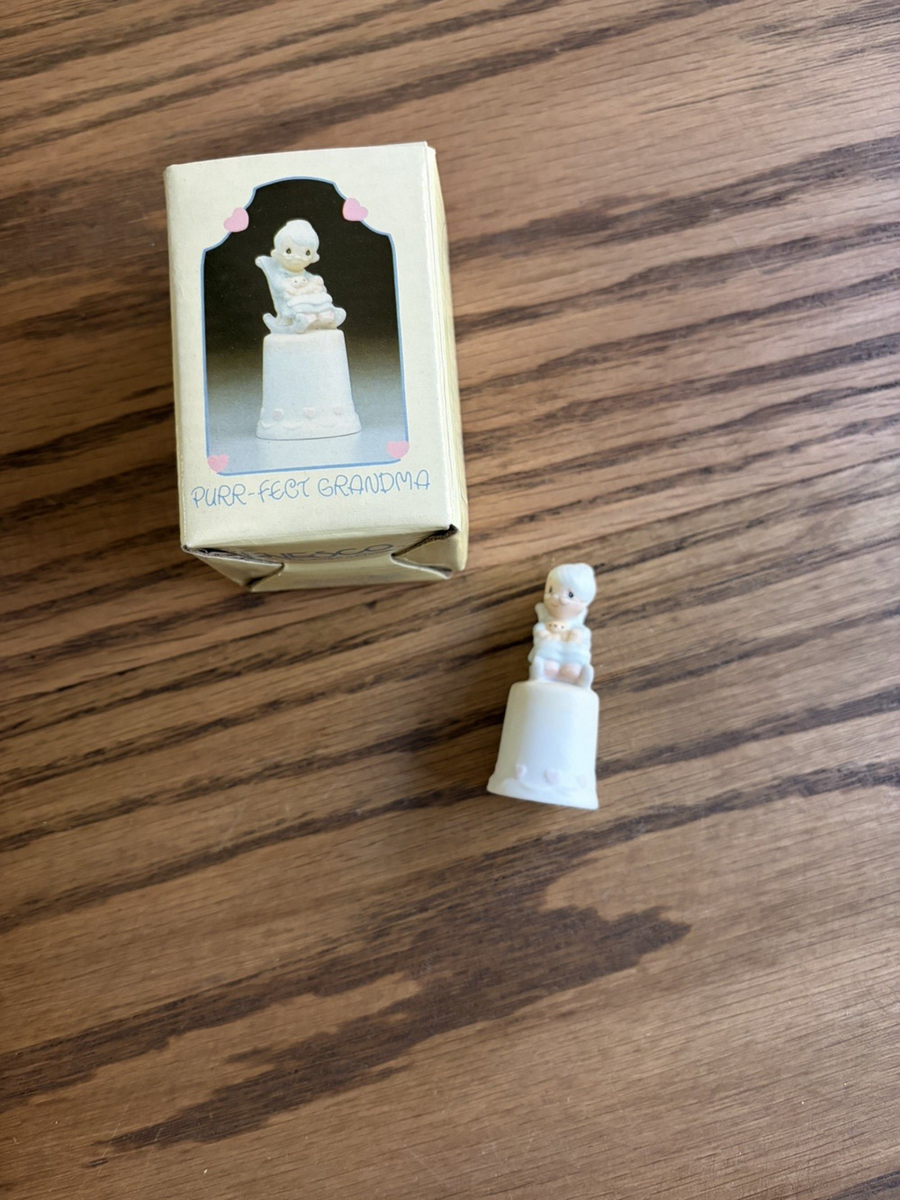 Vintage 1984 Precious Moments "PurrFect Grandma" Thimble Grandma Trinket